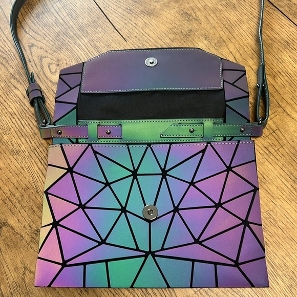 Iridescent crossbody bag - Picture 3 of 5